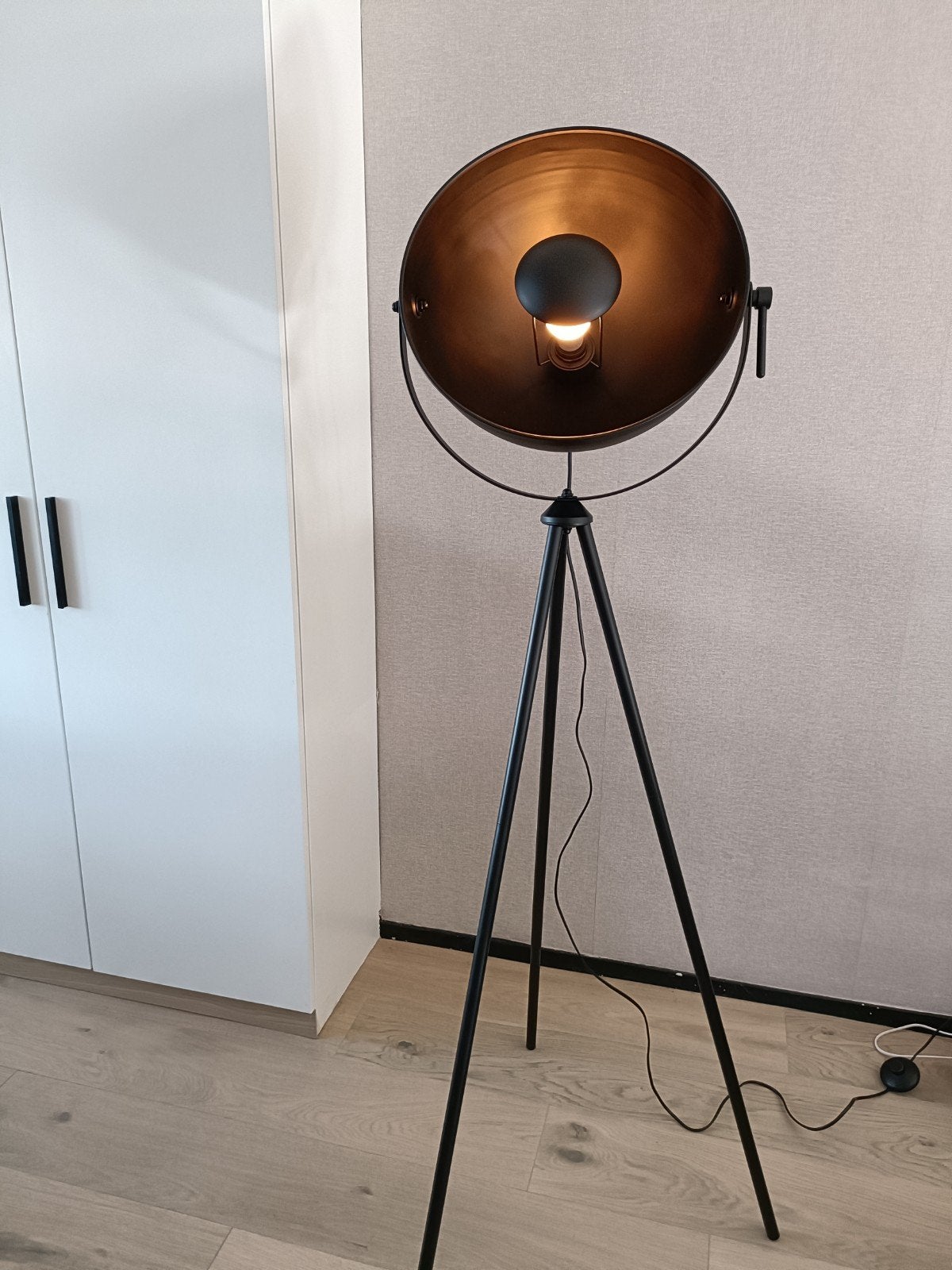 Zwarte driepoot vloerlamp - 160 cm hoog, Ophalen