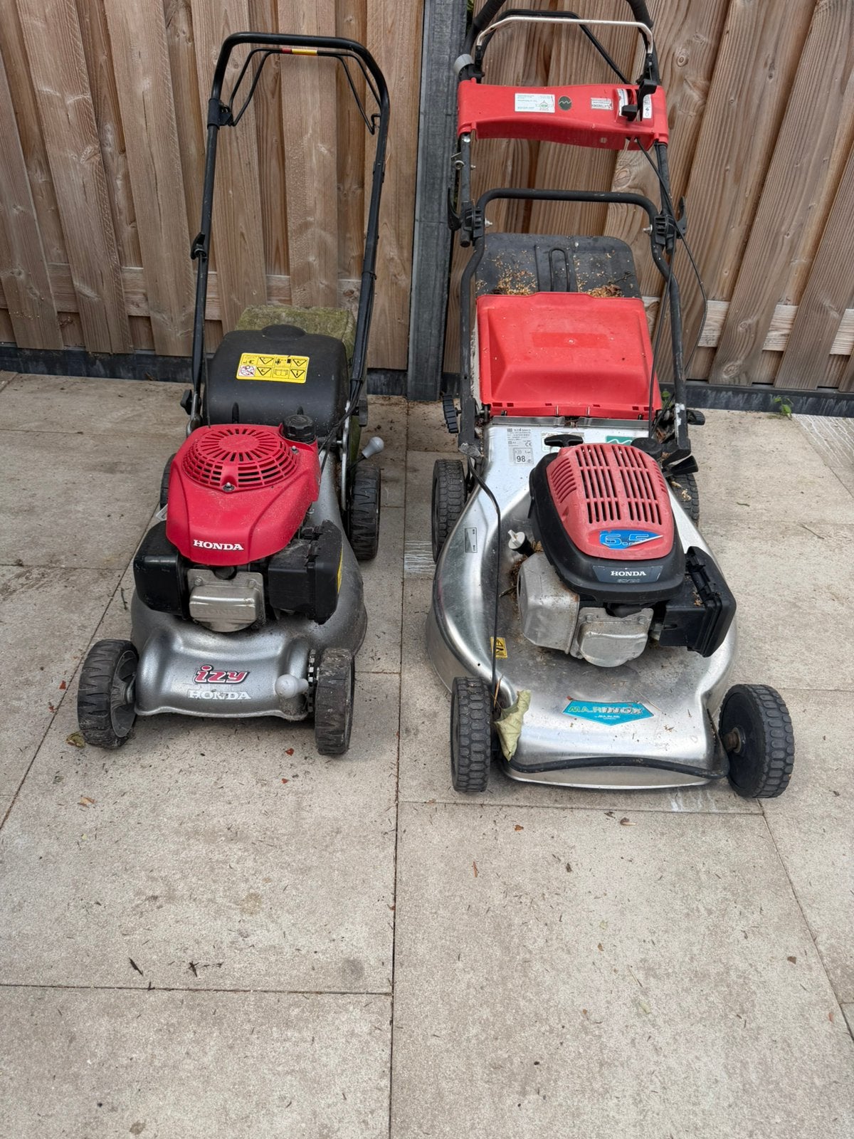 2 honda grasmaaiers, Ophalen of Verzenden, Zo goed als nieuw, Benzine-grasmaaier, Opvangbak
