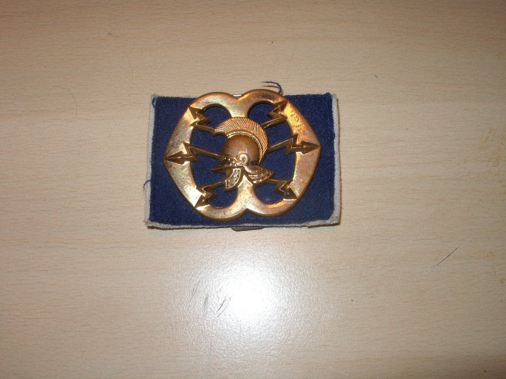 Baretembleem Verbindingstroepen (2), Ophalen of Verzenden, Landmacht, Nederland, Embleem of Badge