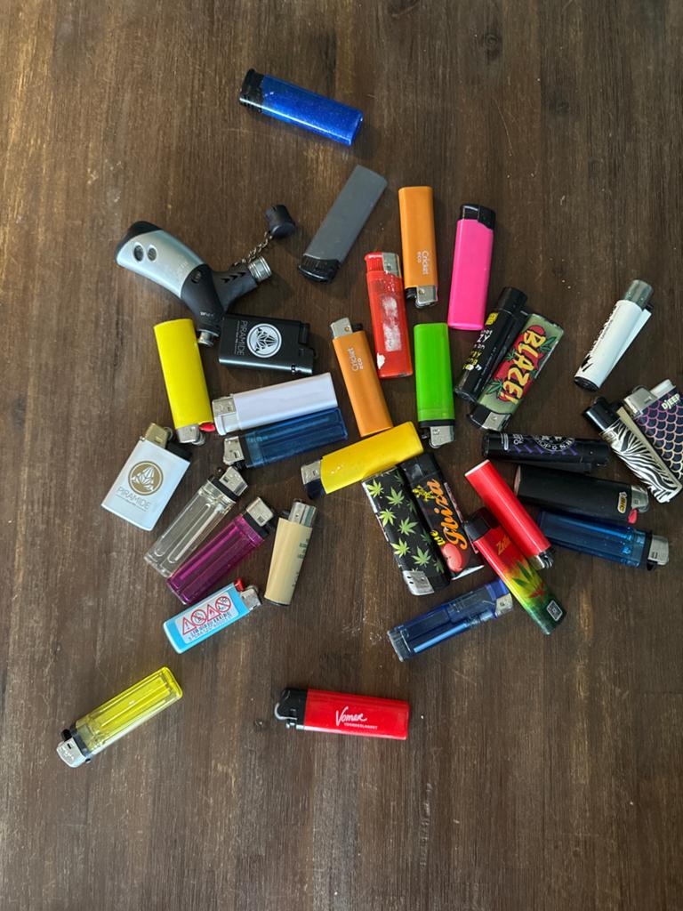 Diverse aanstekers - Verschillende kleuren en modellen, Ophalen of Verzenden, Gebruikt, Aansteker