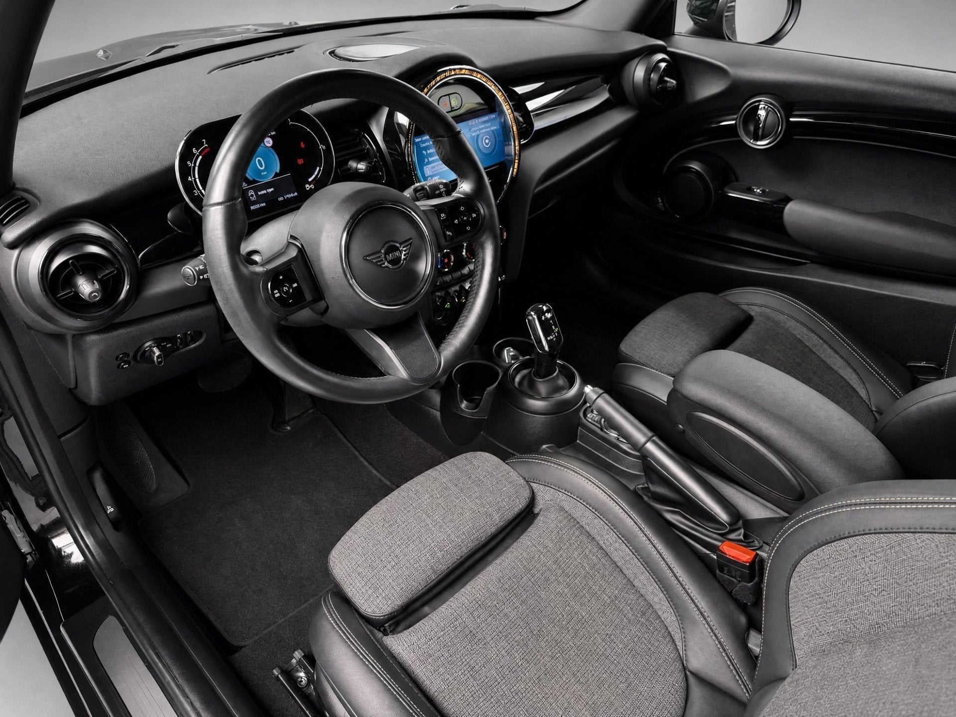 Mini 3-Deurs 1.5 Cooper Classic |Achteruitrijcamera|Carplay|, Automatische klimaatregeling, Gebruikt, 4 stoelen, Origineel Nederlands