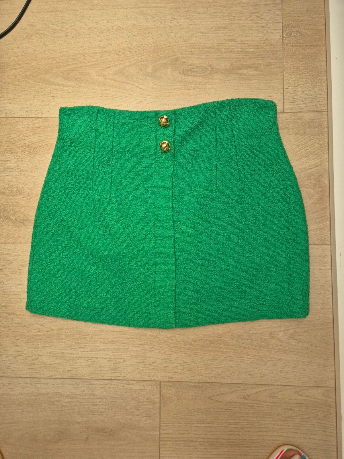 Nieuwe Zara rok - Groen met gouden knopen, Kleding | Dames, Rokken, Maat 46/48 (XL) of groter, Nieuw, Ophalen of Verzenden, Onder de knie