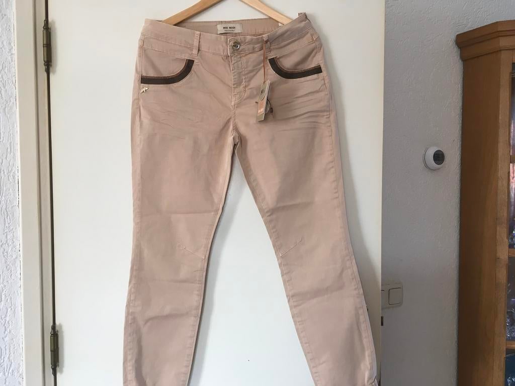 Te koop splinternieuwe dames Chino’s van Mos Mosh, Maat 38/40 (M), Beige, Nieuw, Ophalen of Verzenden