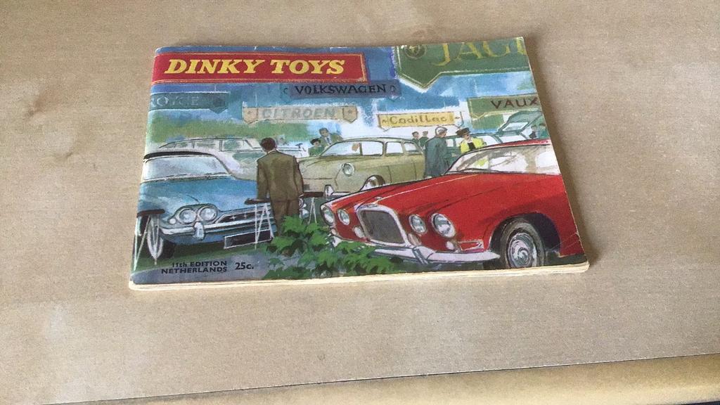 DINKY TOYS FOLDER CATALOGUS NEDERL. ED.ALS NIEUW+ PRIJSLIJST, Ophalen of Verzenden, Zo goed als nieuw, Auto, Dinky Toys