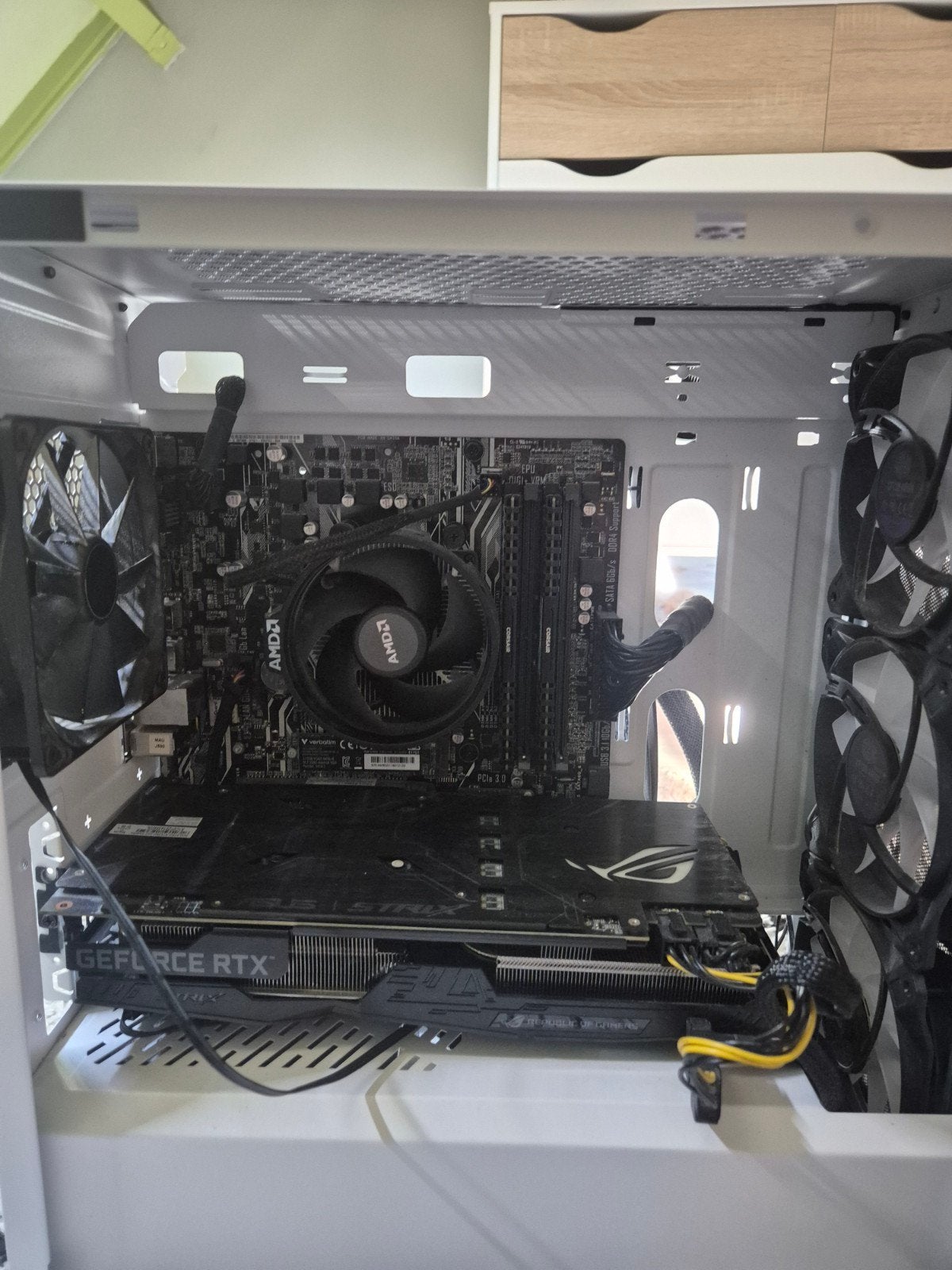 Gaming PC met muis en toetsenbord, Zo goed als nieuw, Gaming, SSD, 500 GB SSD