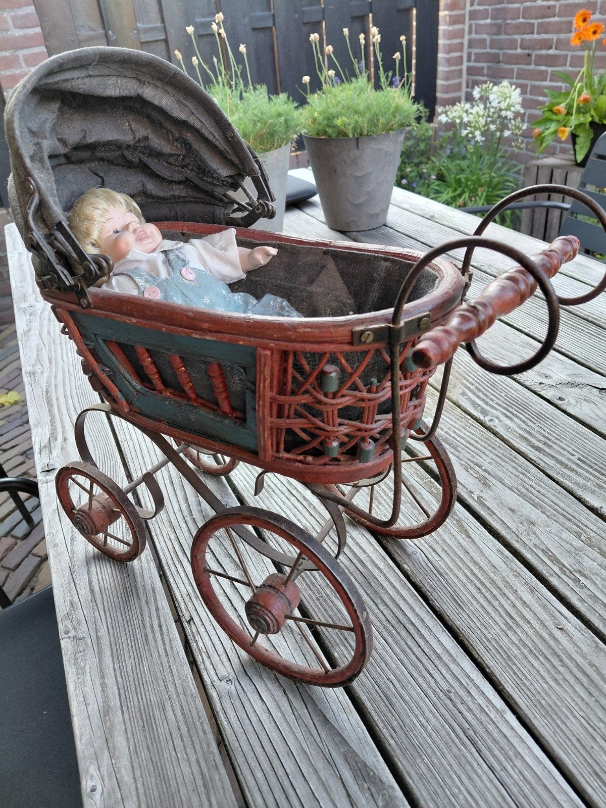 Poppenwagen, Ophalen