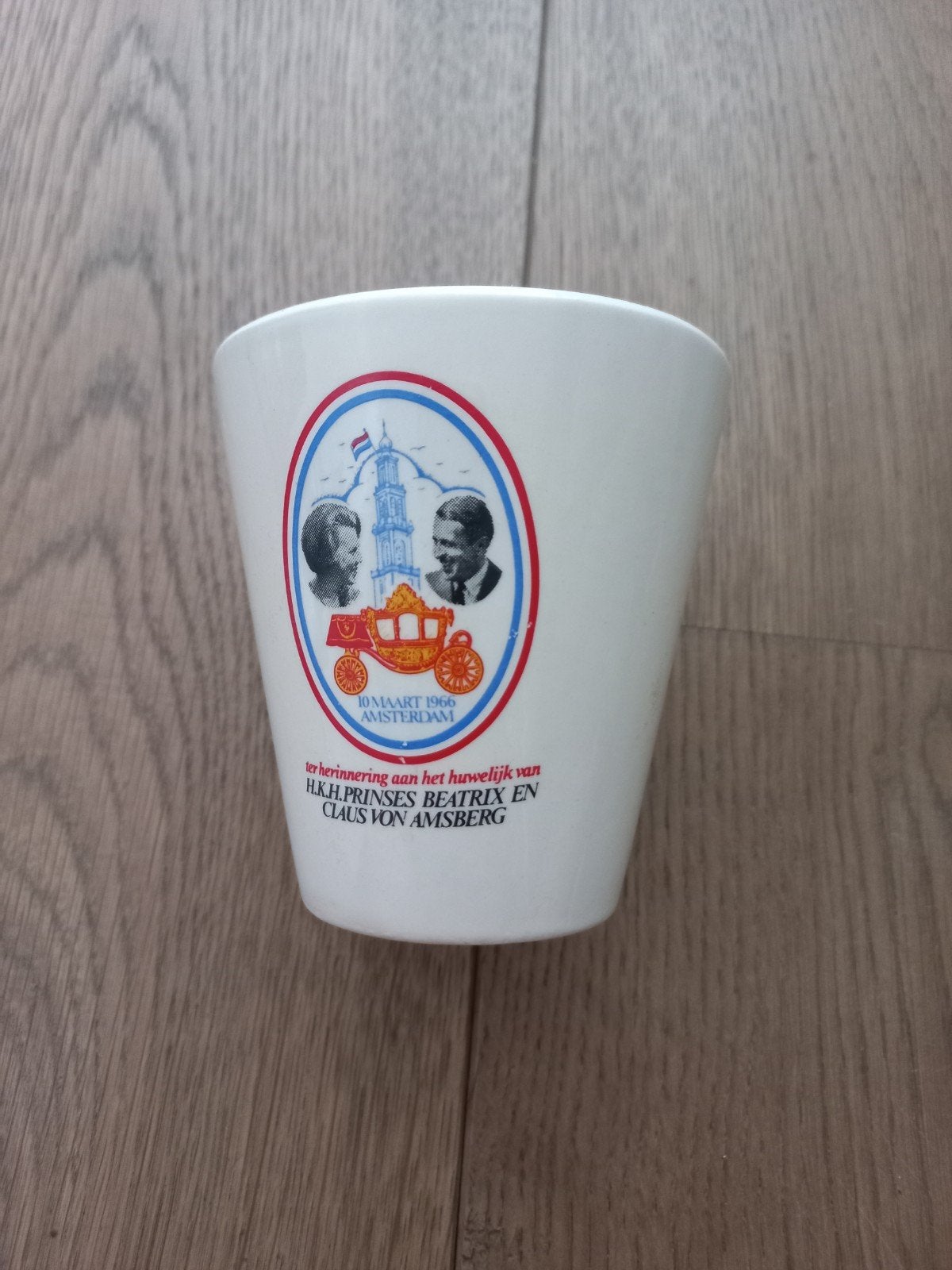 Herinneringsbeker Huwelijk Beatrix & Claus 1966, Ophalen of Verzenden, Gebruikt, Nederland, Servies