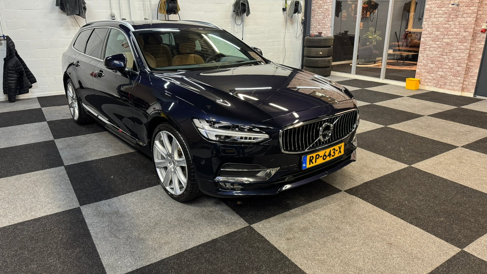 Volvo V90 T5 Inscription – Magic Blue – 2e eigenaar, Auto's, 15 km/l, 1969 cc, Blauw, Origineel Nederlands