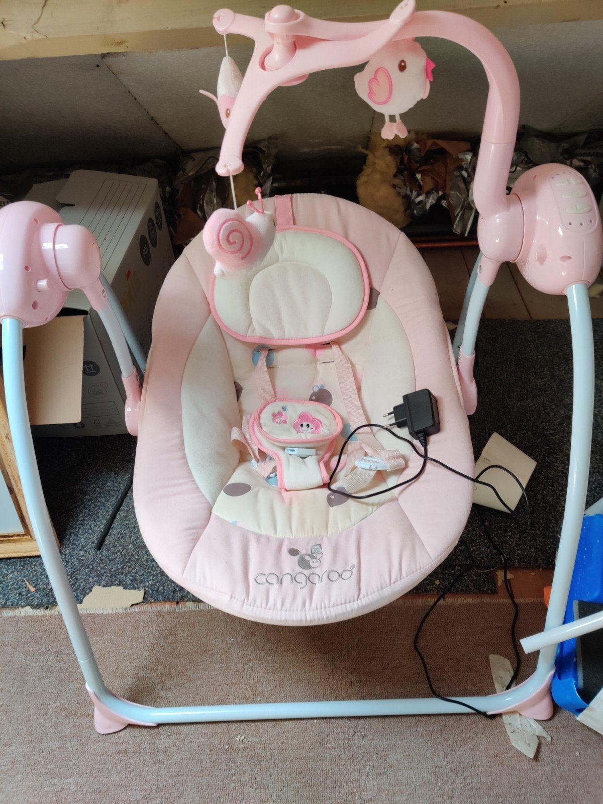 Roze Cangaroo baby schommelstoel met muziek en speeltjes, Ophalen, Gebruikt