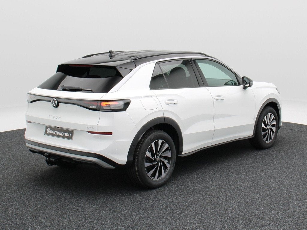 Volkswagen T-Roc Life First Edition 1.5 eTSI 116 PK | Trekha, 1498 cc, 4 cilinders, 116 pk, Zwart