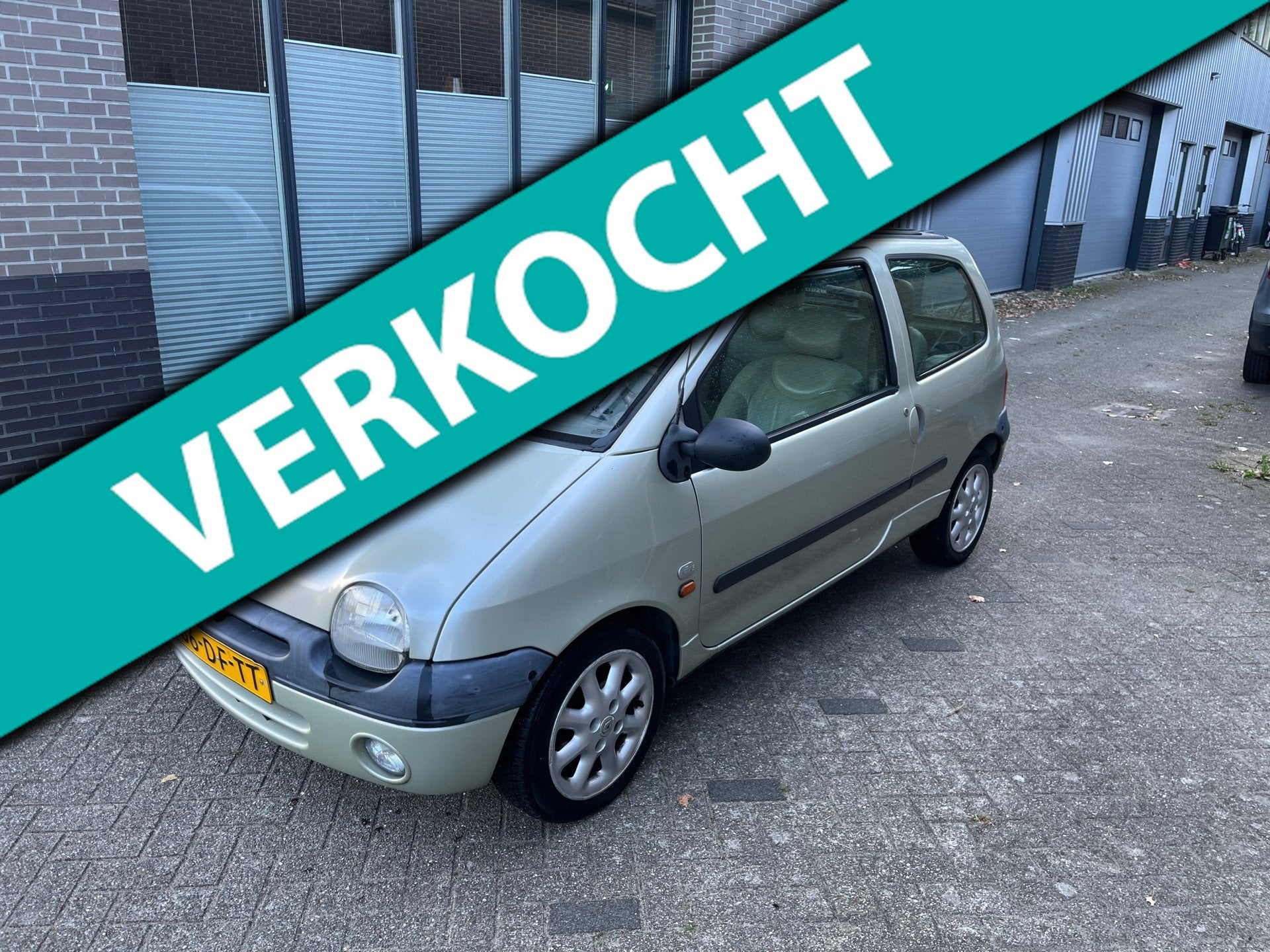 Renault Twingo 1.2 Air! Airco! Elek ramen! Pano dak! Leder!, Auto's, Beige, 4 cilinders, Bedrijf, Handgeschakeld