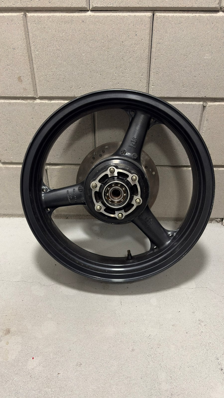 Kawasaki ZRX400 achterwiel, Ophalen