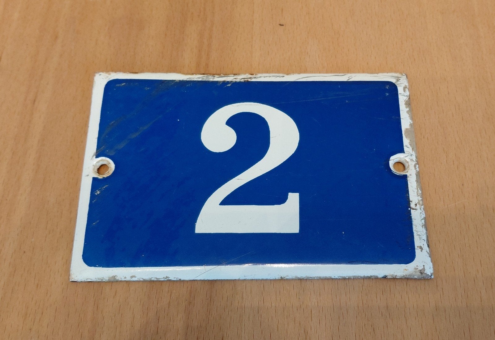 Vintage geëmailleerd huisnummer 2 - blauw/wit, Ophalen of Verzenden