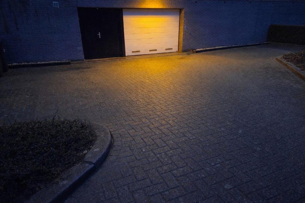 Te huur aangeboden: parkeerplaats gelegen in Stratum, Huizen en Kamers, Garages en Parkeerplaatsen, Noord-Brabant
