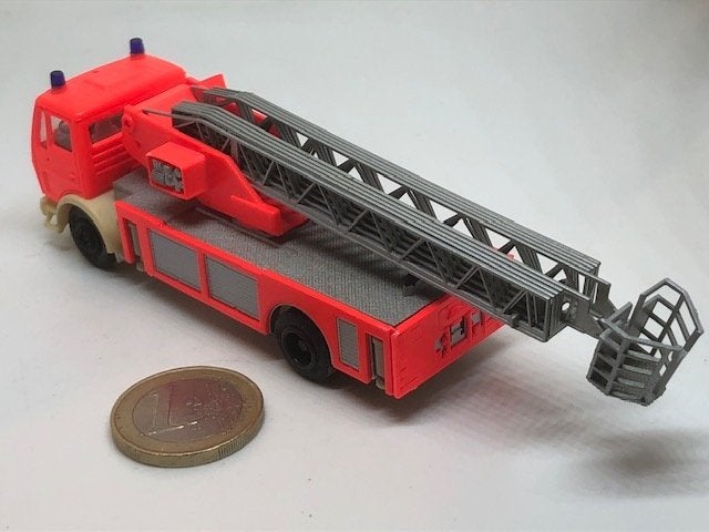 Brandweer Mercedes Ladderwagen Fluor Soforteinstieg., Ophalen of Verzenden, Gebruikt, Bus of Vrachtwagen, Herpa