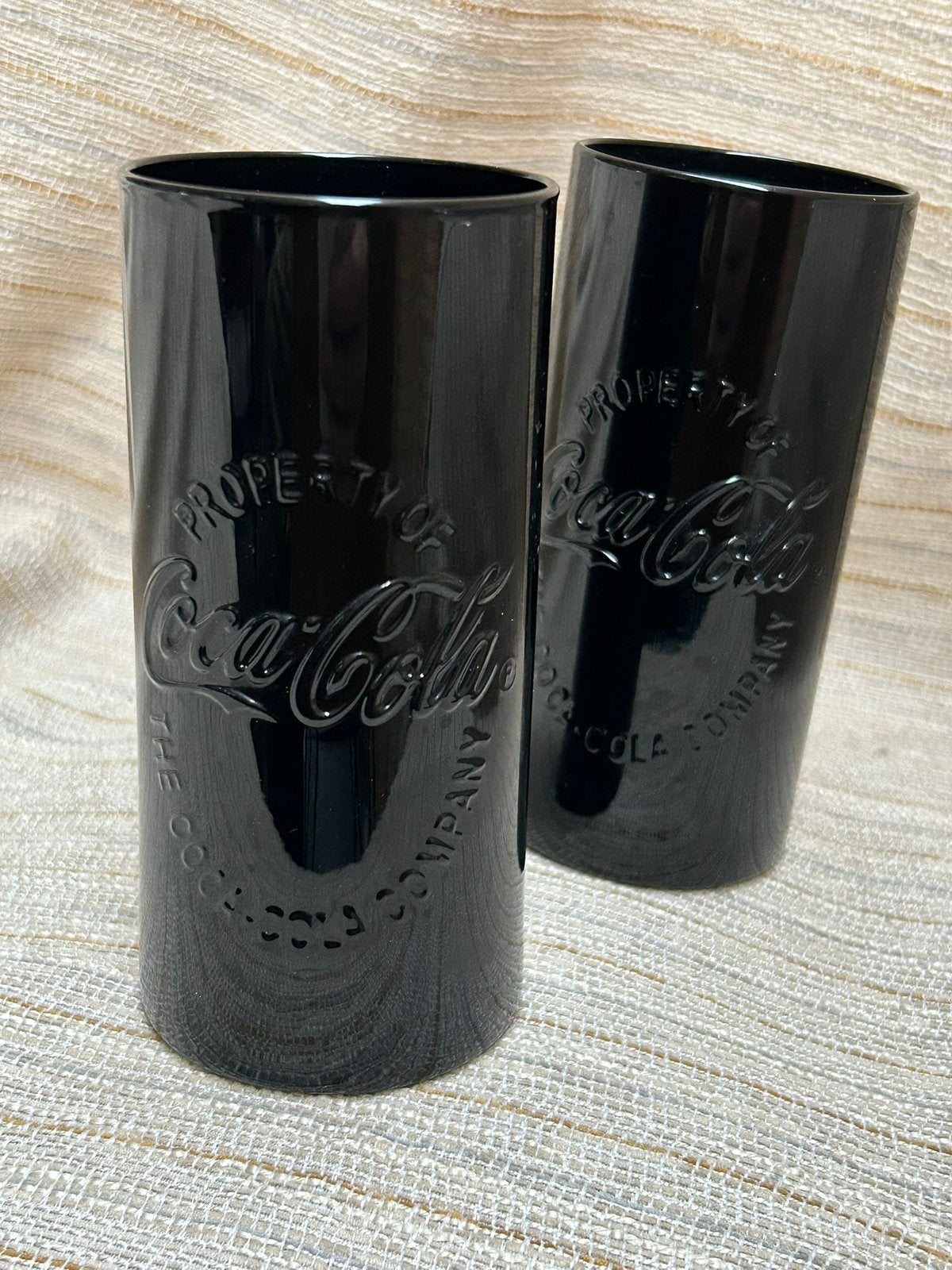 2 Coca Cola glazen zwarte uitvoering, Gebruikt, Coca cola, Onbekend, Ophalen of Verzenden