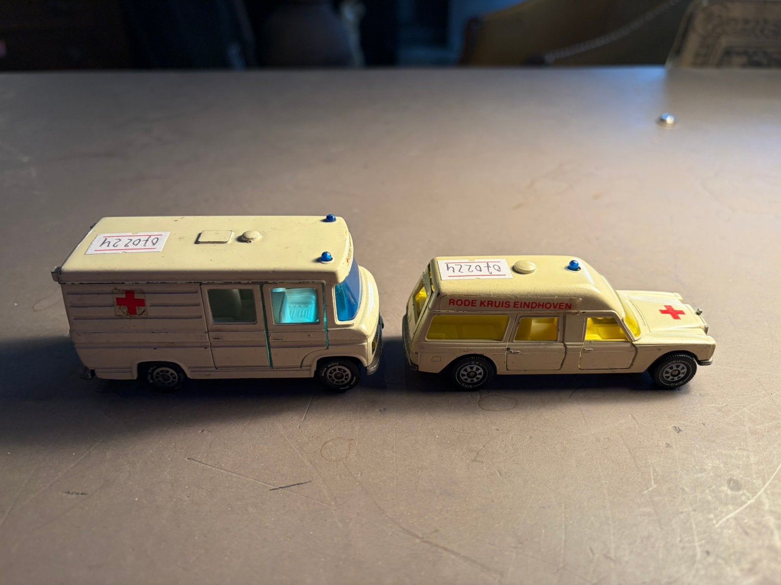 2 x Siku ambulance, Hobby en Vrije tijd, Ophalen of Verzenden, Zo goed als nieuw, Auto, SIKU
