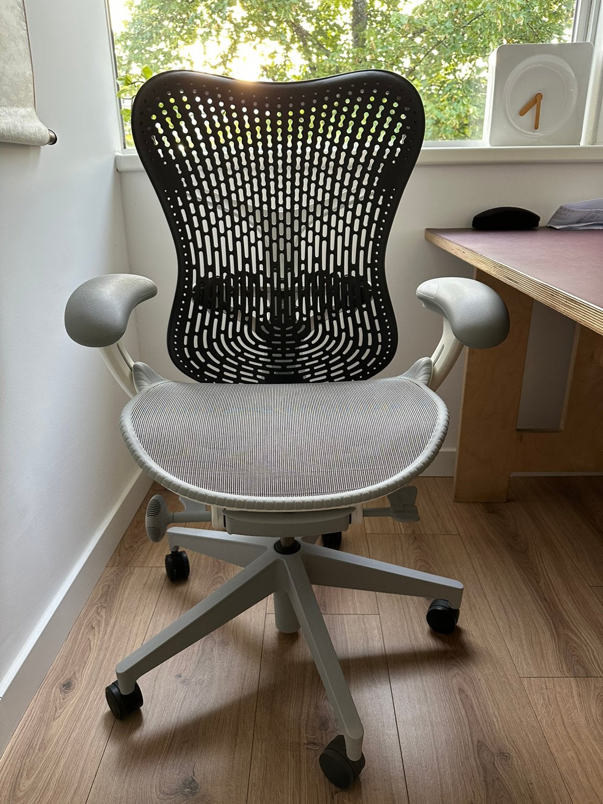 Herman Miller Mirra 2, Ophalen, Gaming bureaustoel, Zo goed als nieuw, Grijs