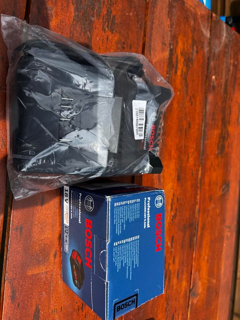 Bosch Professional ProCORE18V 5.5Ah Accu en Snellader, Ophalen of Verzenden, Nieuw, 150 tot 250 ampère, Elektroden