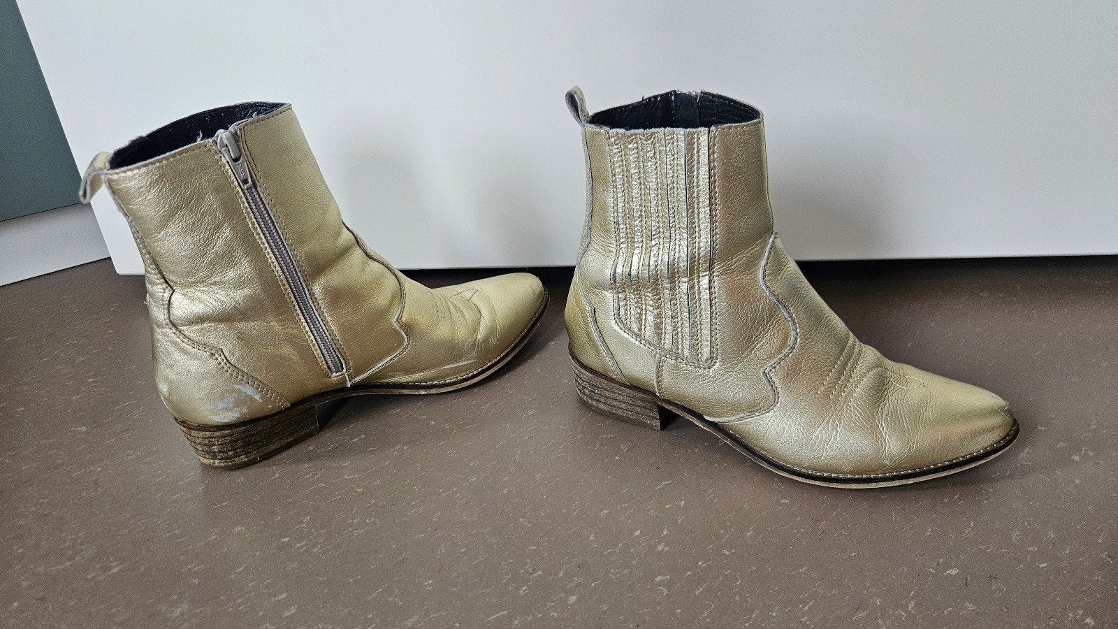 Gouden enkellaarsjes maat 39, Overige kleuren, Lage of Enkellaarzen, Ophalen of Verzenden, Gedragen