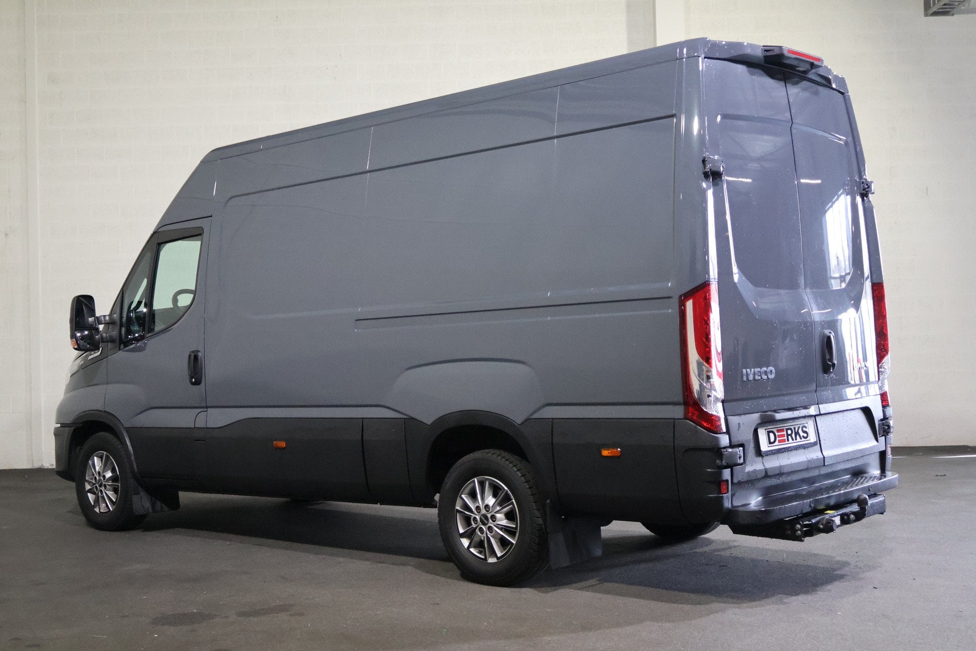 Foto 7 van Iveco Daily 35S18 L2 H2 Automaat Airco Navigatie 3.5T Trekha