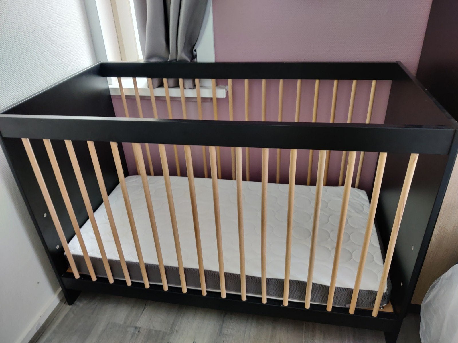 Europe Baby Nova Babybed Zwart Eiken 60 x 120 cm
Incl matra, Ophalen, Zo goed als nieuw, Ledikant