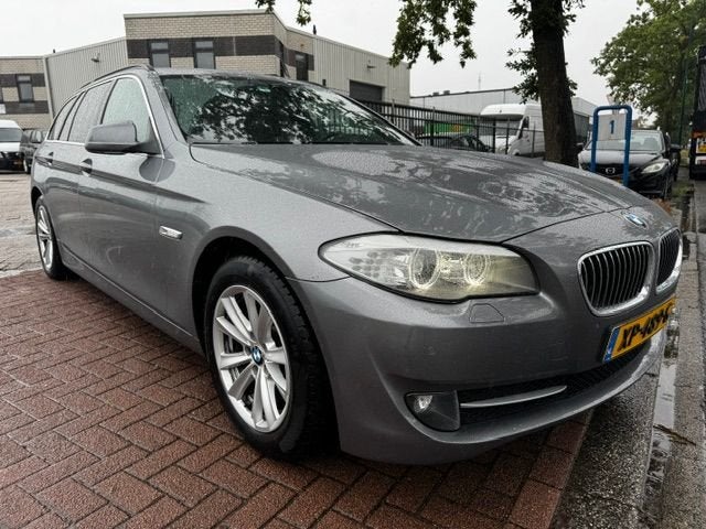 BMW 5 Serie Touring 520d Executive Automaat Airco/ECC,Naviga, Auto's, BMW, Automaat, Euro 5, Zwart, 2000 kg