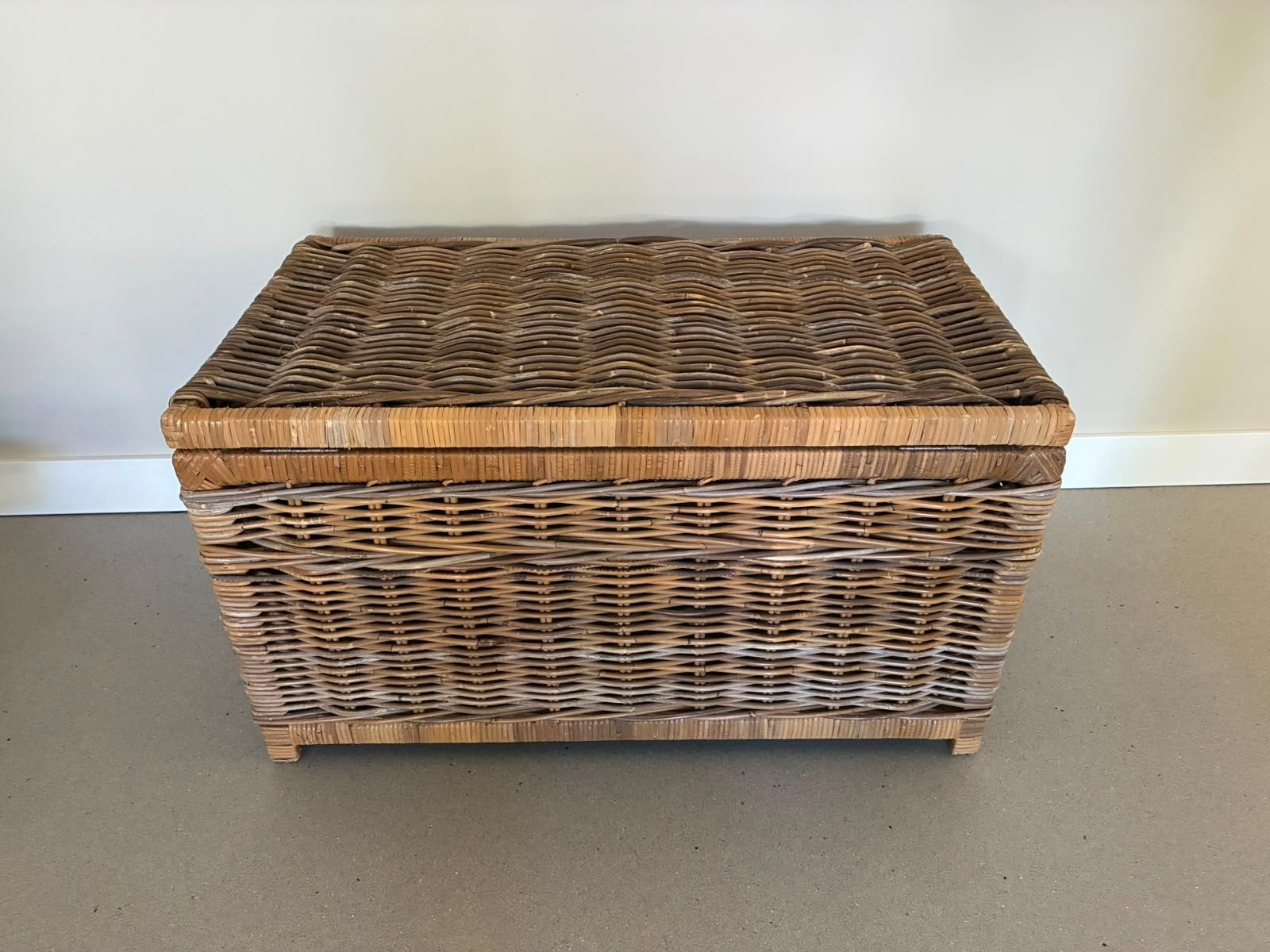 Rotan mand 80x45x45cm, Huis en Inrichting, Woonaccessoires | Schalen en Manden, Ophalen, Mand, Met deksel, Zo goed als nieuw