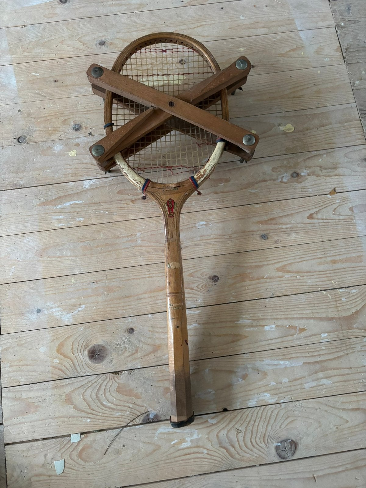 Vintage houten tennisracket met spanner, Ophalen of Verzenden, Gebruikt, Racket, Overige merken