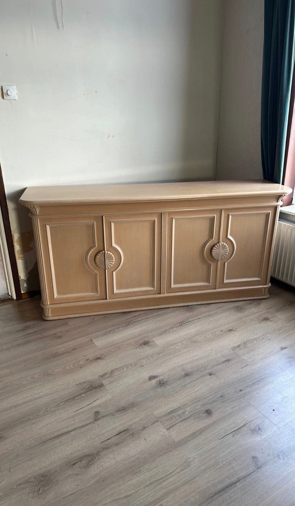 Dressoir met vier deurs en twee legplanken., Ophalen, 150 tot 200 cm, Italiaans, Overige houtsoorten
