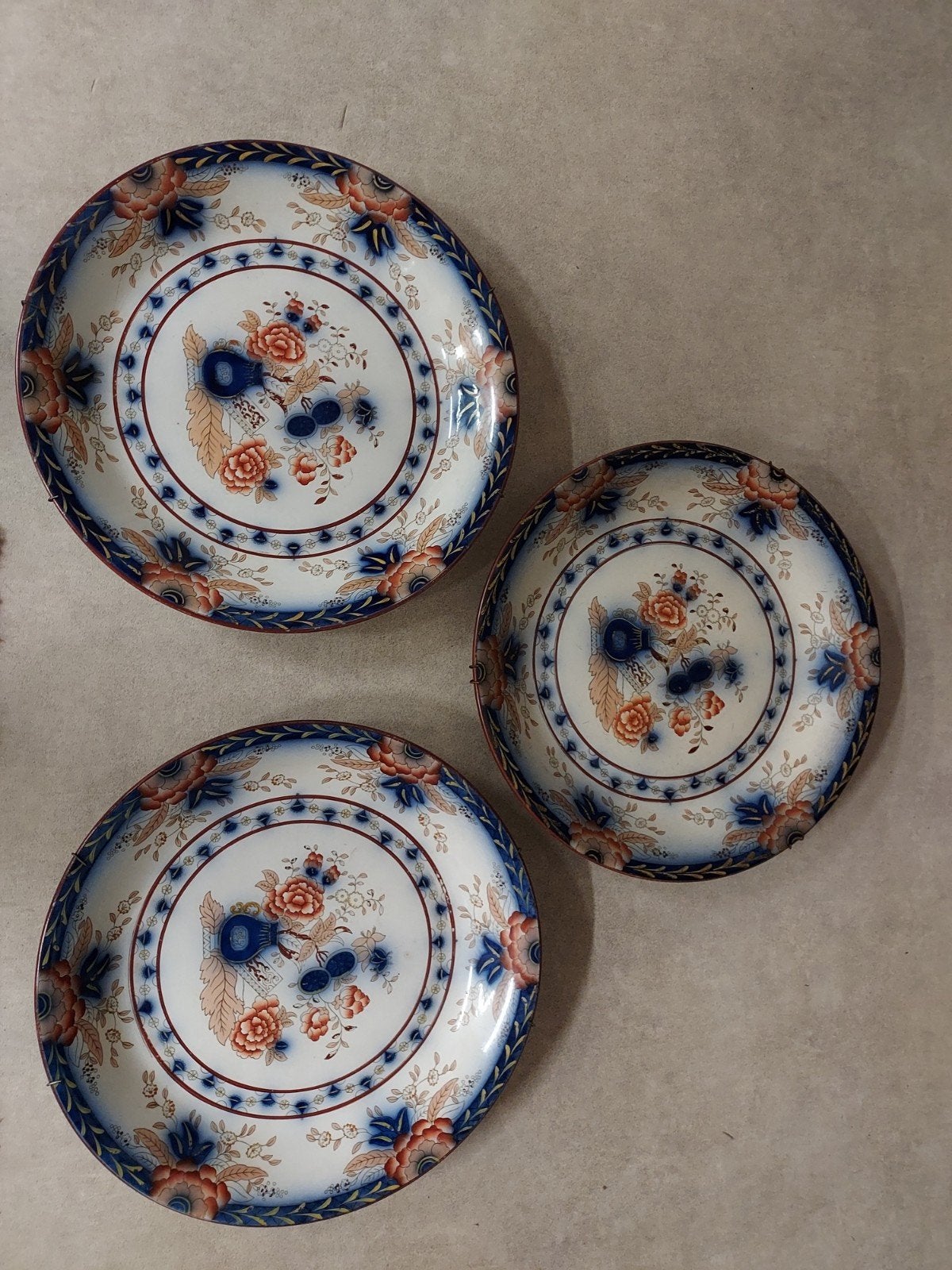 Set van 3 antieke P. Regout Maastricht 'Persian' borden, Ophalen