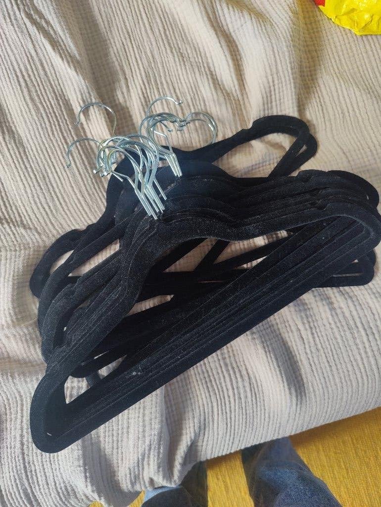 20 Zwarte hangers, Ophalen, Nieuw, Fluweel, Volwassenen