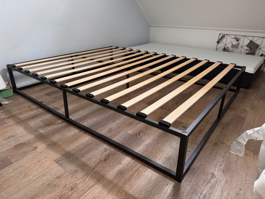 Metalen zwart onderstel incl lattenbodem, Huis en Inrichting, Slaapkamer | Bedden, Ophalen, Zwart, Tweepersoons, Zo goed als nieuw