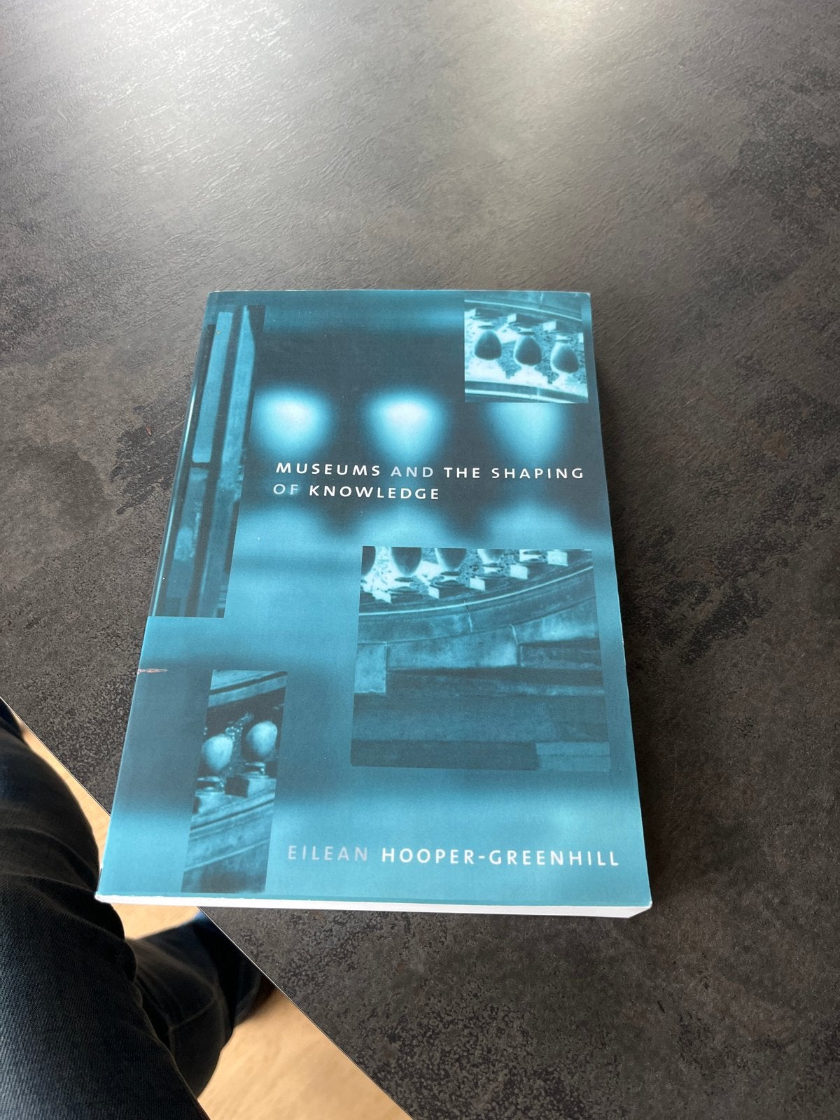 Museums and the Shaping of Knowledge - Eilean Hooper-Greenhi, Ophalen of Verzenden, Gelezen