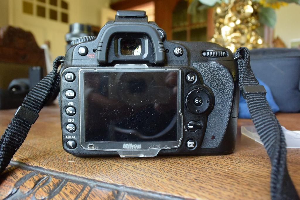 Nikon D90 met lens, Audio, Tv en Foto, Fotocamera's Digitaal, Spiegelreflex, Ophalen of Verzenden, Zo goed als nieuw, 4 t/m 7 keer