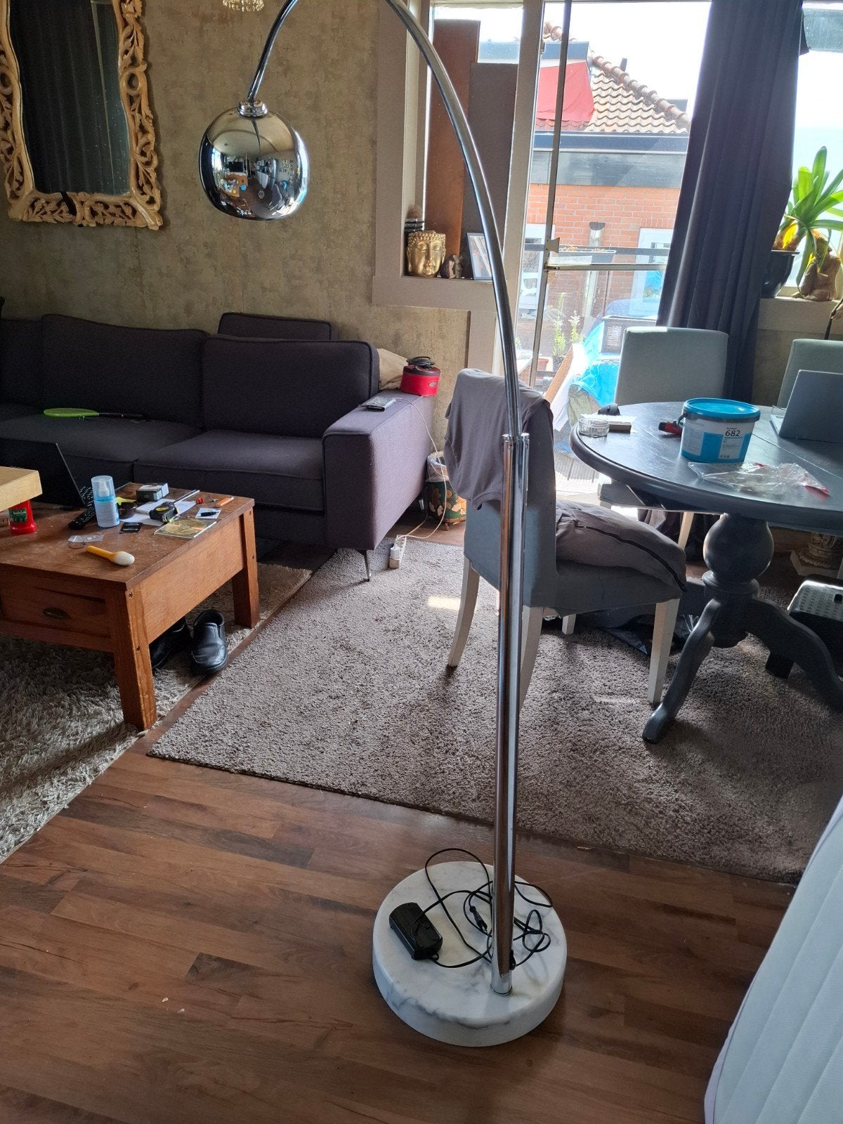 Moderne booglamp met marmeren voet, Huis en Inrichting, Lampen | Vloerlampen, Ophalen, Gebruikt, E27 (groot), Modern