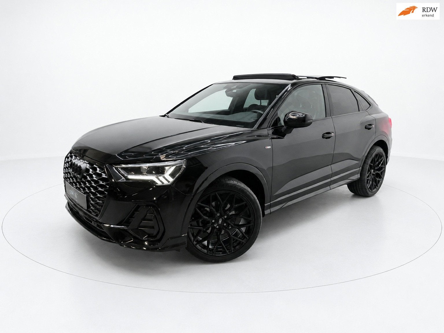 Audi Q3 Sportback 35 TFSI 3x S LINE PANO VIRTUAL MATRIX LEER, Auto's, Dealer onderhouden, 15 km/l, Zwart, 4 cilinders