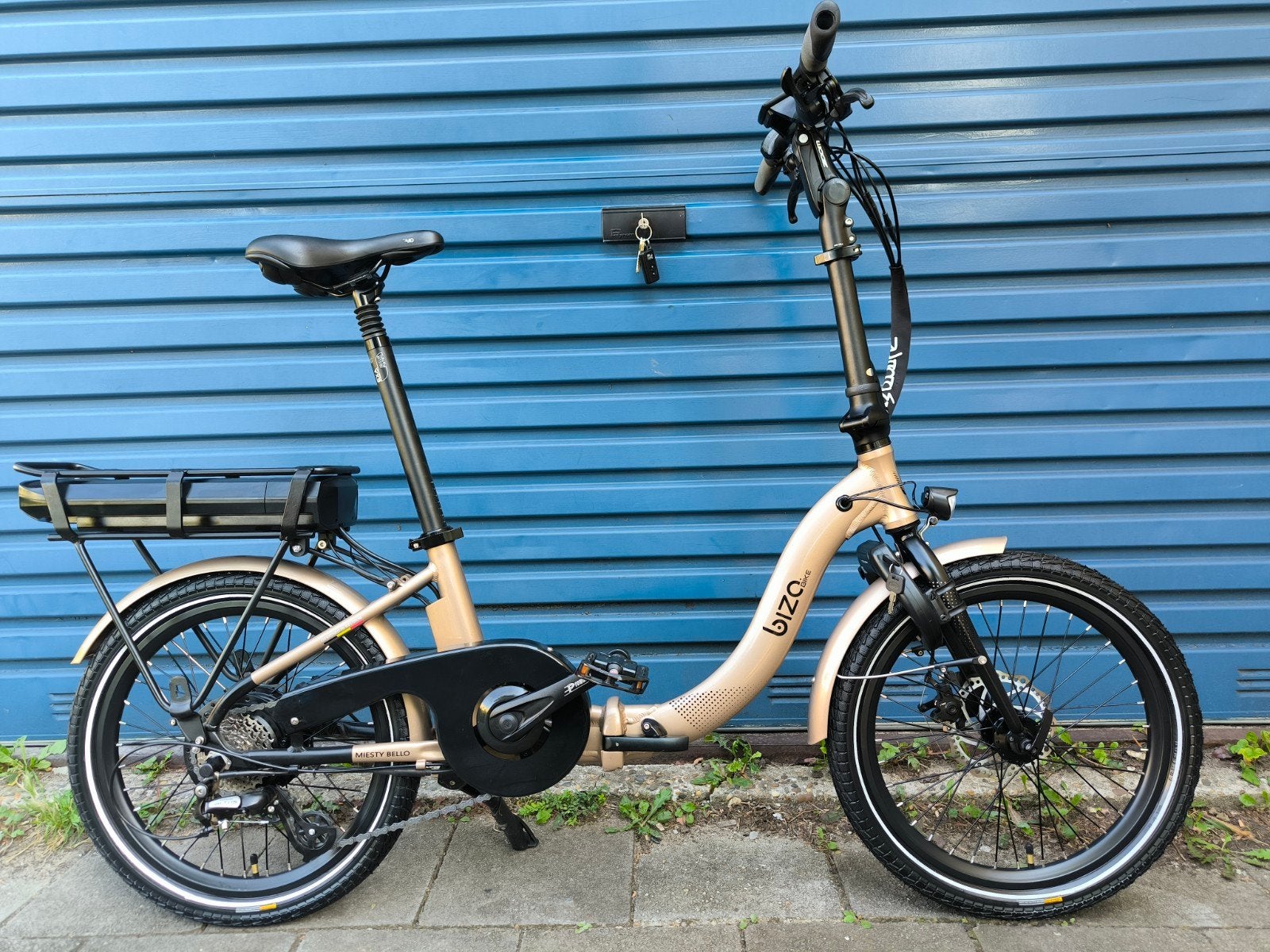 BizoBike Miesty Bello 2 Elektrische Vouwfiets  Nieuwstaat, Fietsen en Brommers, Fietsen | Vouwfietsen, 20 inch of meer, Versnellingen