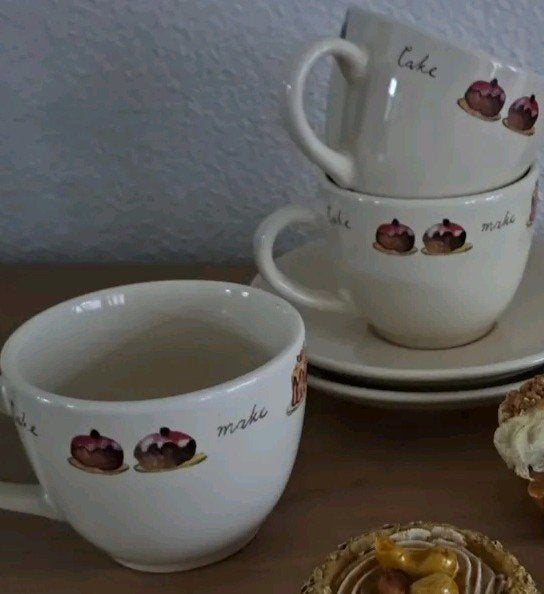Set 3 kop en schotels gebak/cake design Jet Ter Steege, Huis en Inrichting, Gebruikt, Ophalen of Verzenden, Overige stijlen, Kop(pen) en/of Schotel(s)