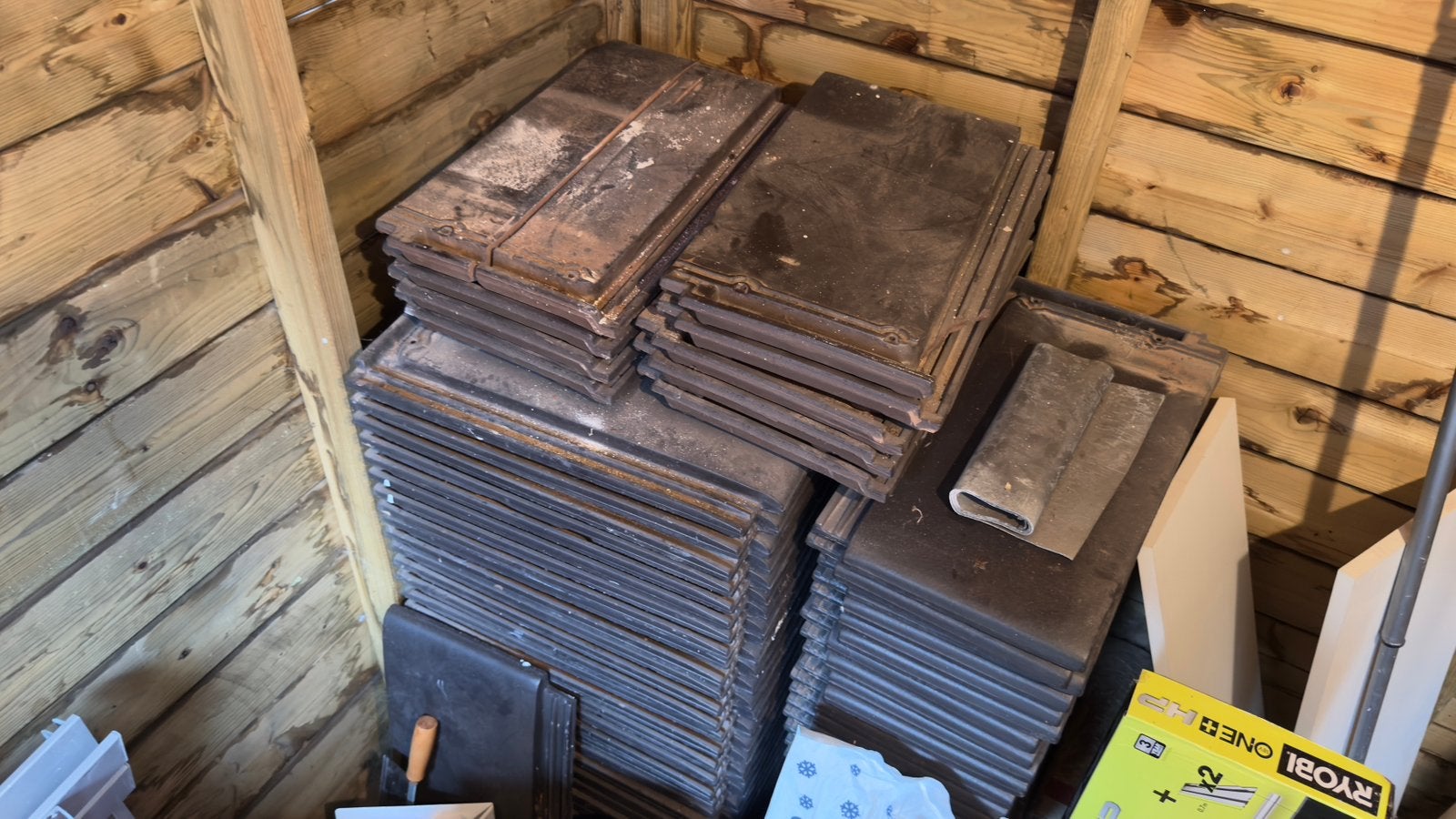 85 Stuks keramische dakpannen (Lafarge FT 10, antraciet), Doe-het-zelf en Verbouw, Dakpannen en Dakbedekking, Ophalen, Steen of Klei