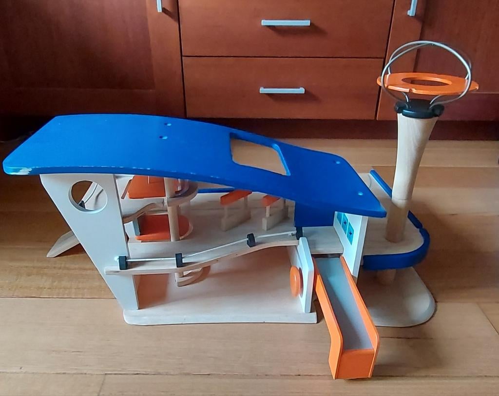 Plan Toys Vliegveld Plan City 6027 - Houten Speelgoed, Kinderen en Baby's, Speelgoed | Houten speelgoed, Ophalen, Gebruikt, Overige typen