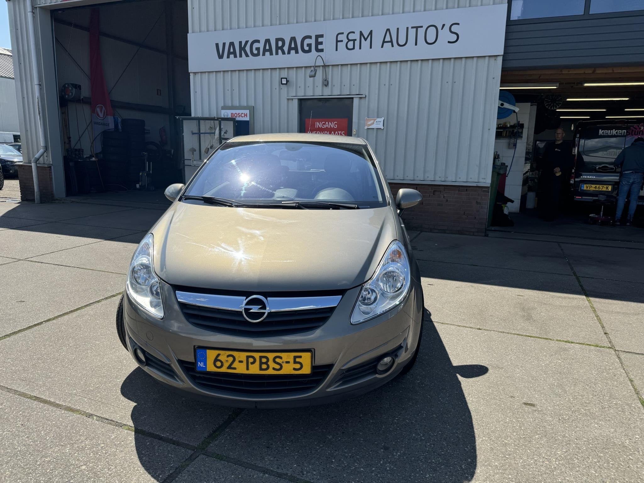 Opel Corsa 1.4-16V Cosmo, Voorwielaandrijving, Euro 5, 4 cilinders, Bruin