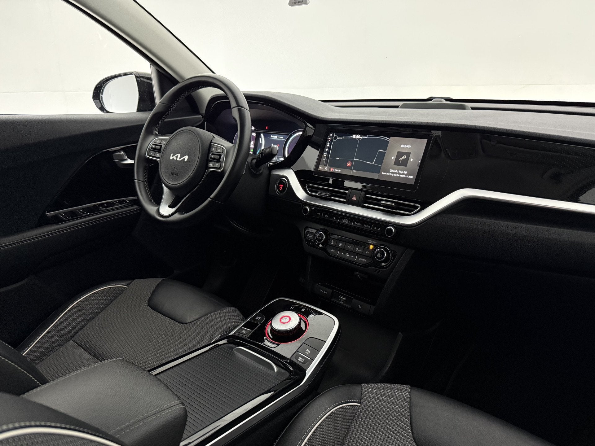 Foto 4 van Kia e-Niro DynamicLine 64 kWh | Snelladen | SOH 95% | Clima