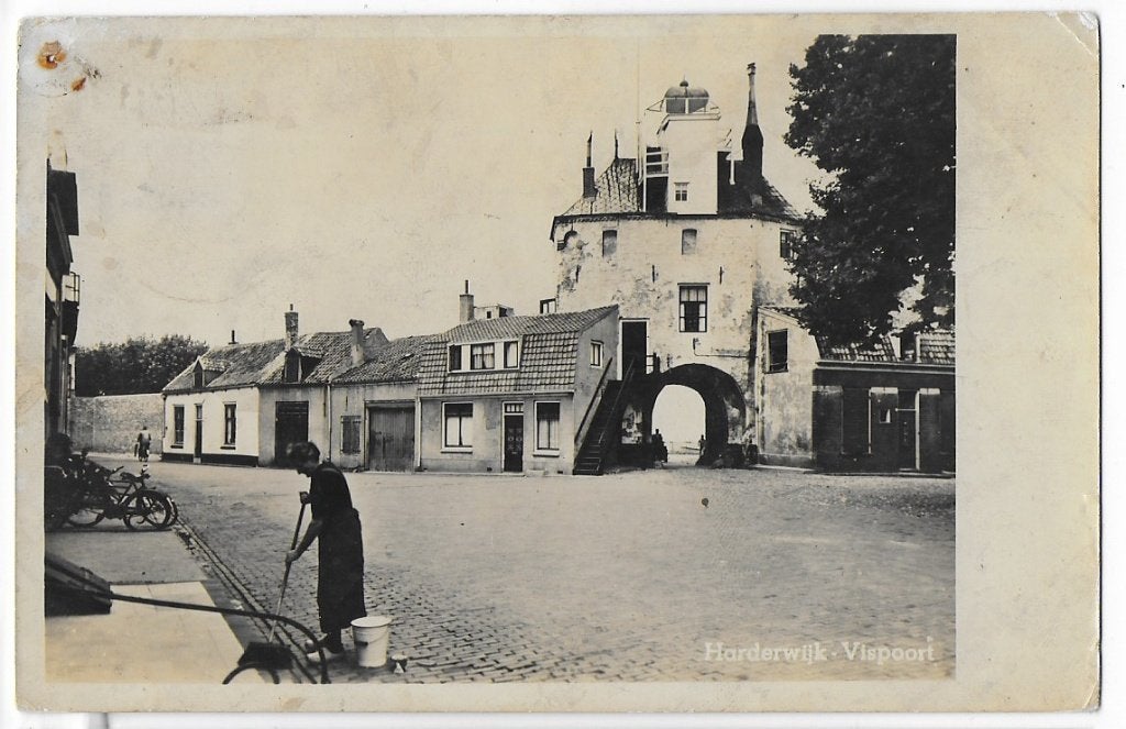Harderwijk Vispoort Oude Gelopen Ansichtkaart ( B1947 ), Ophalen of Verzenden, Voor 1920, Gelopen, Gelderland