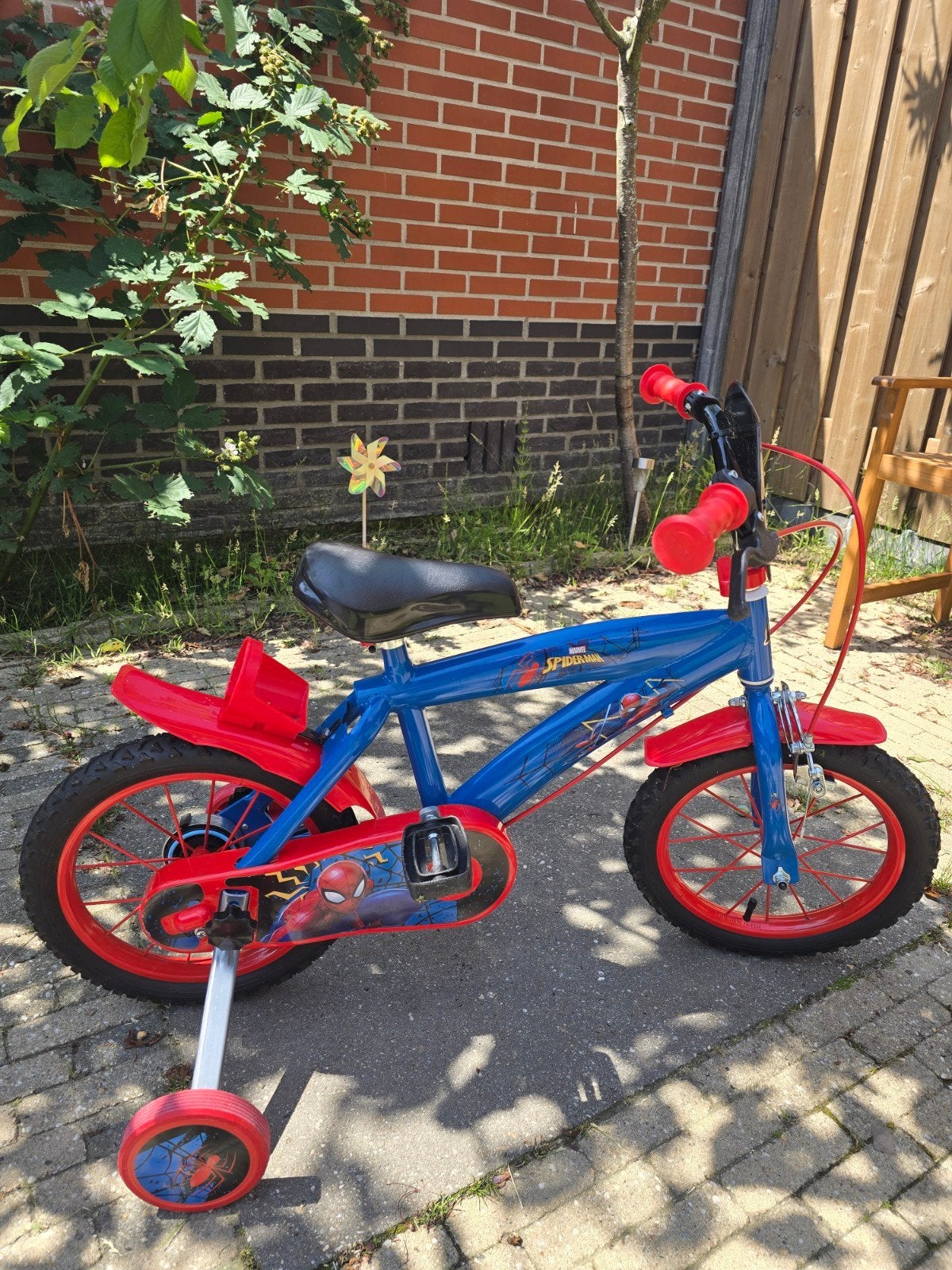 Spiderman kinderfiets met zijwieltjes, Ophalen, Zo goed als nieuw, Minder dan 16 inch, Zijwieltjes