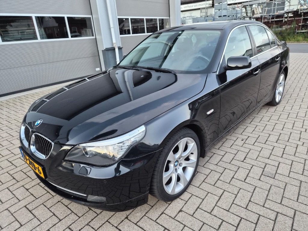 BMW 5-Serie 2.5 I 523 AUT Facelift Elek. Stoel + verwarming, Auto's, Achterwielaandrijving, Zwart, Leder, Grijs