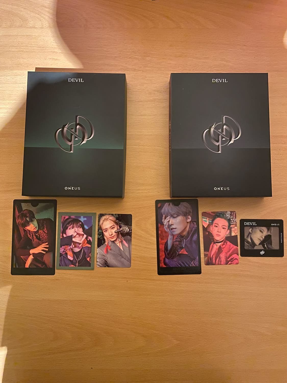 Oneus Devil album (2 versies) + pc & poster, Ophalen of Verzenden, Zo goed als nieuw, K-pop, Album