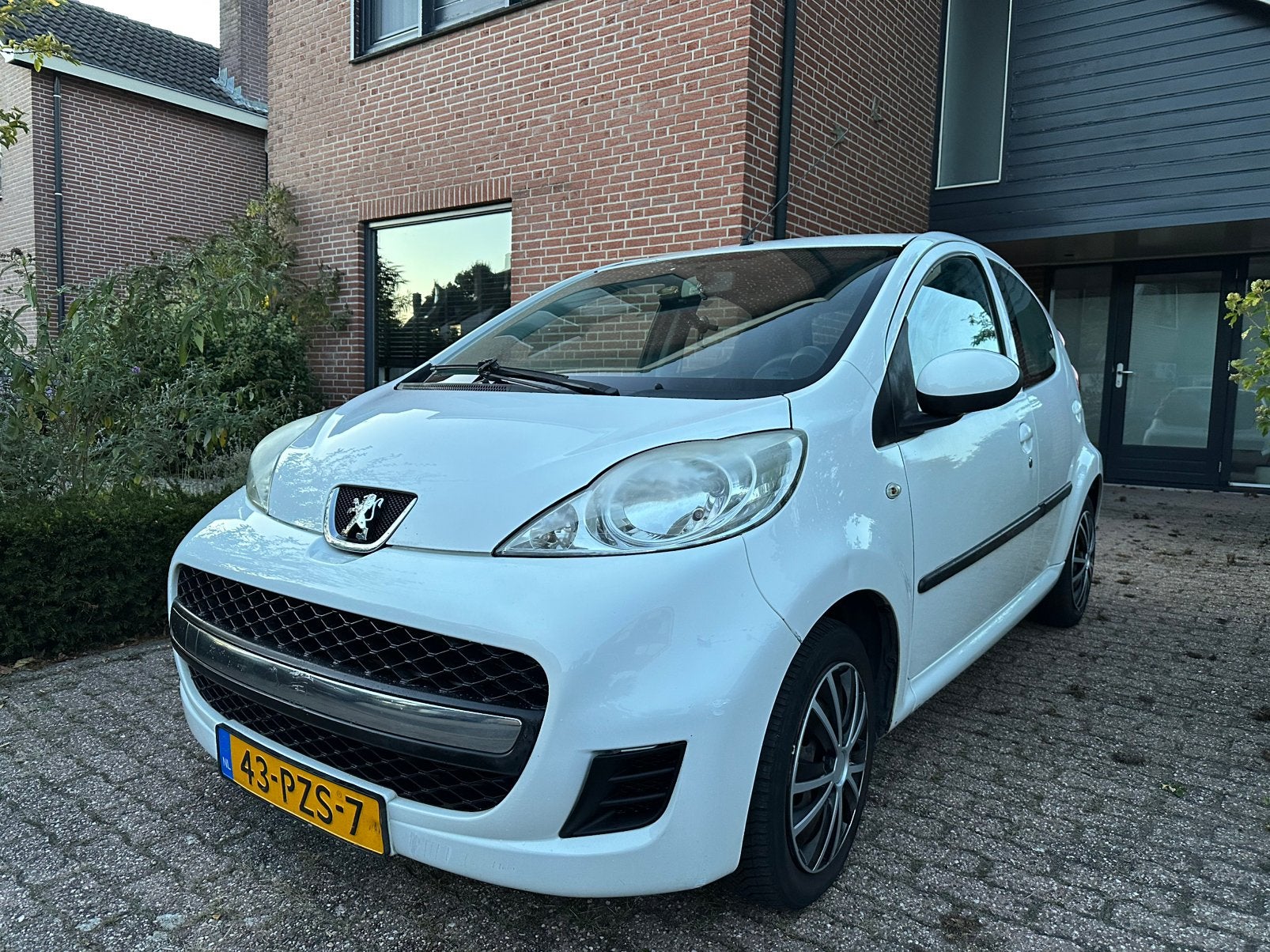 Peugeot 107 1.0 12V 5DR 2011 Airco APK Elek.pkt, Voorwielaandrijving, 4 stoelen, Origineel Nederlands, Handgeschakeld