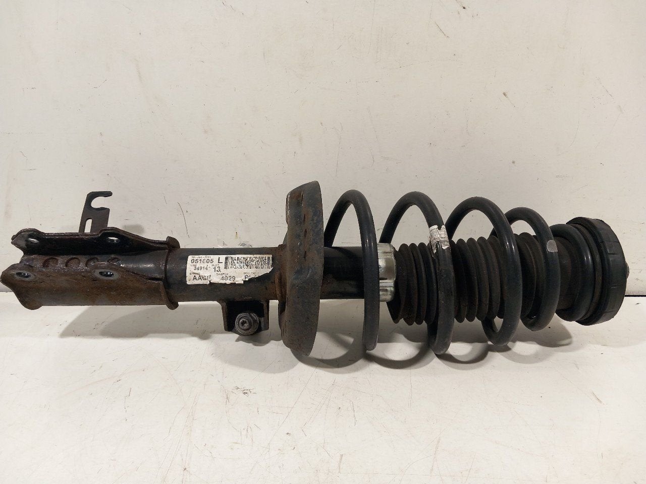Veerpoot links voor Opel Astra, Onderdelen@venauto.nl, Van der Ven Autorecycling B.V., Gebruikt, Ettenseweg 76, 4706 PB Roosendaal, The Netherlands