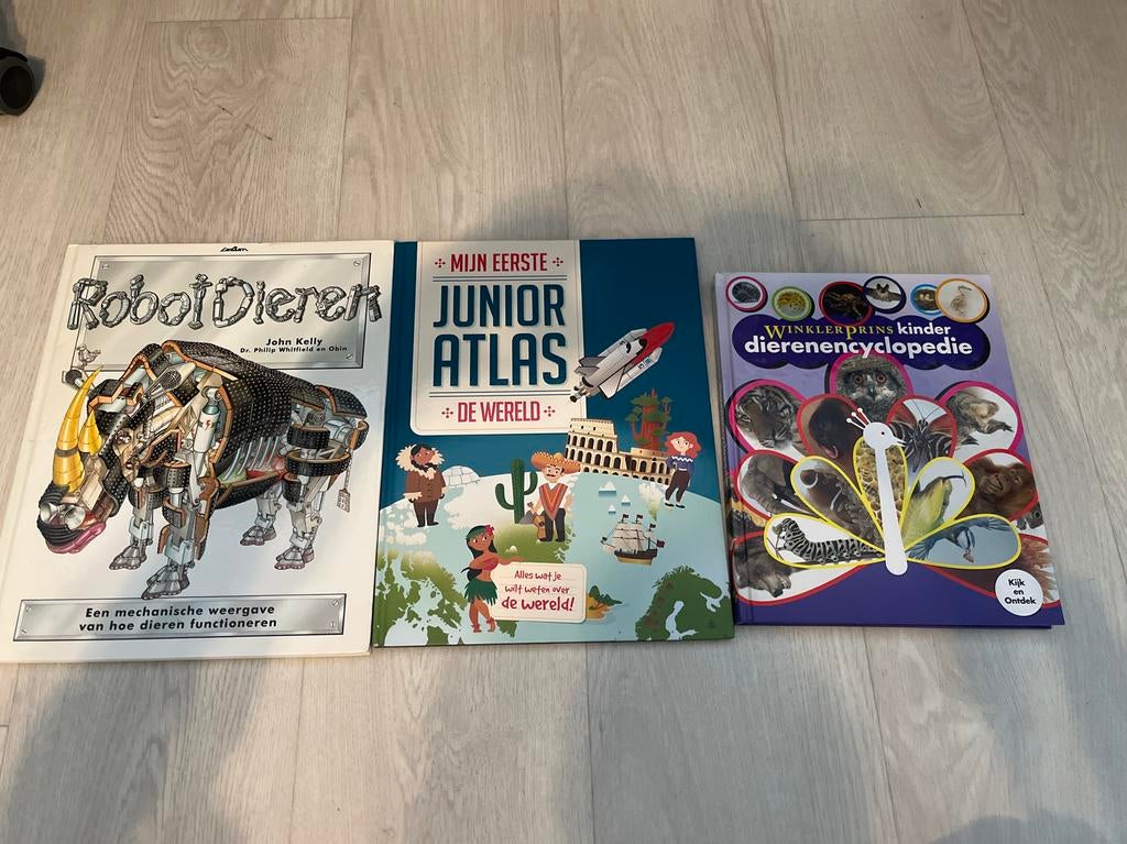 Mijn Eerste Junior Atlas: De Wereld, Boeken, Atlassen en Landkaarten, Gelezen, Overige atlassen, 2000 tot heden, Ophalen of Verzenden